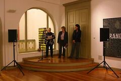 Herausgeberin Friederike Neubert, Stadträtin Jane Weber und Autorin Gisela Scheithauer bei der Präsentation