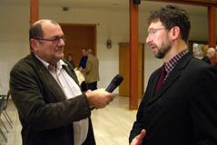 Bürgermeister Arne Schuldt beim Interview mit Christian Menzel von Güstrow TV